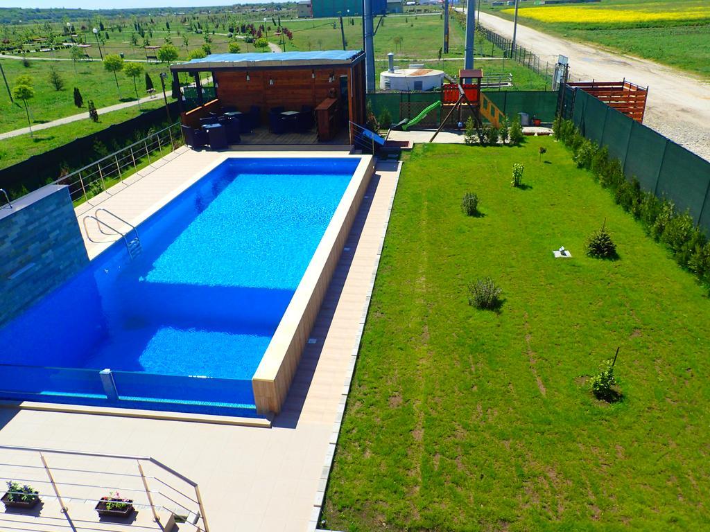 Indeep Club Hotel Cumpăna Exterior photo